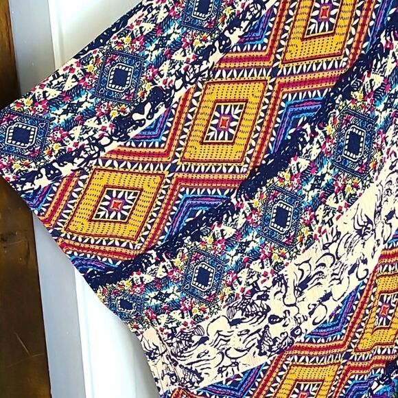 Umgee Colorful Print Long Kimono Wrap with Fringe Around the Bottom, Size M/L - Picture 5 of 9